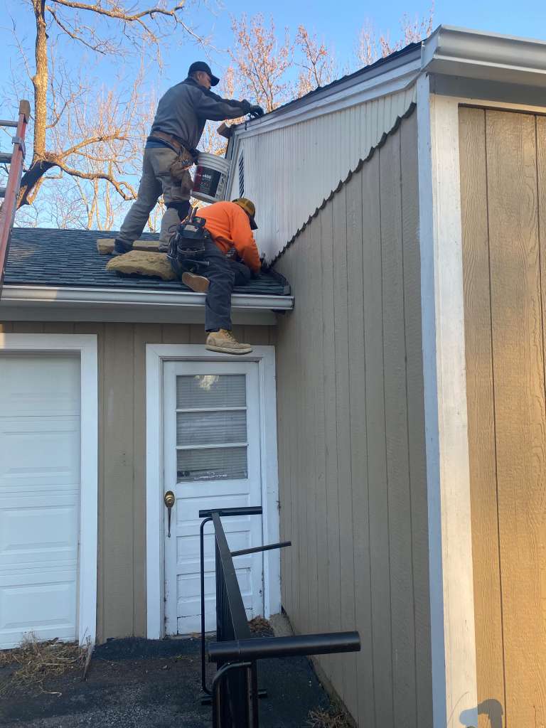 Emergency roofing service